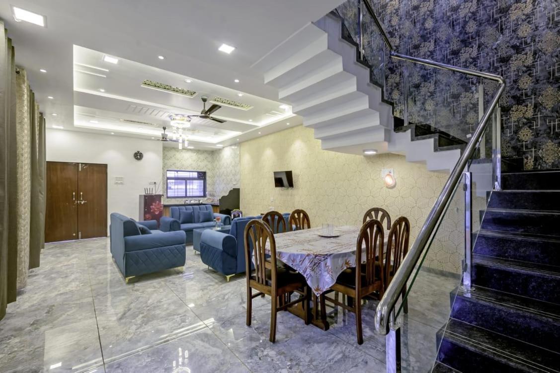 Fun Square Villa Лонавала Экстерьер фото