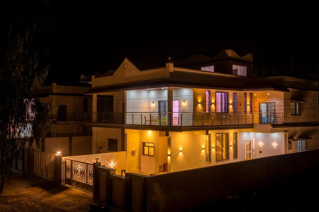 Fun Square Villa Лонавала Экстерьер фото